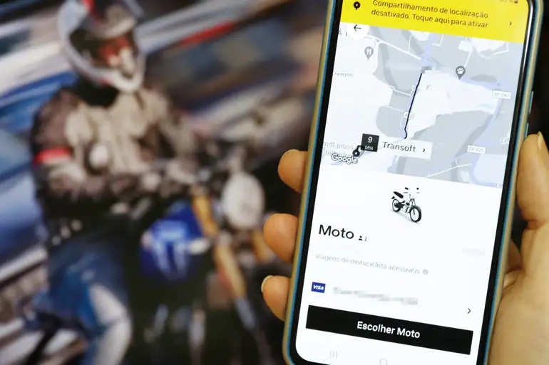 STF adia julgamento sobre vínculo de motoristas de app