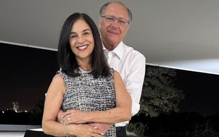 Campanha de Lula quer ‘desavermelhar’ o PT, esposa do vice vai na “contramão”