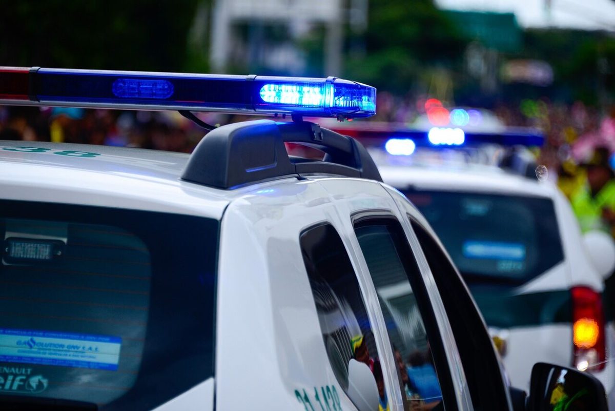 Mulher morre atropelada por caminhão após cair de moto em Mulungu