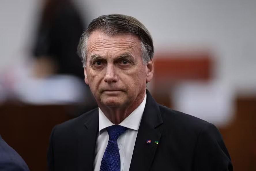 Defesa de Jair Bolsonaro pede a sua soltura e cita Alexandre de Moraes