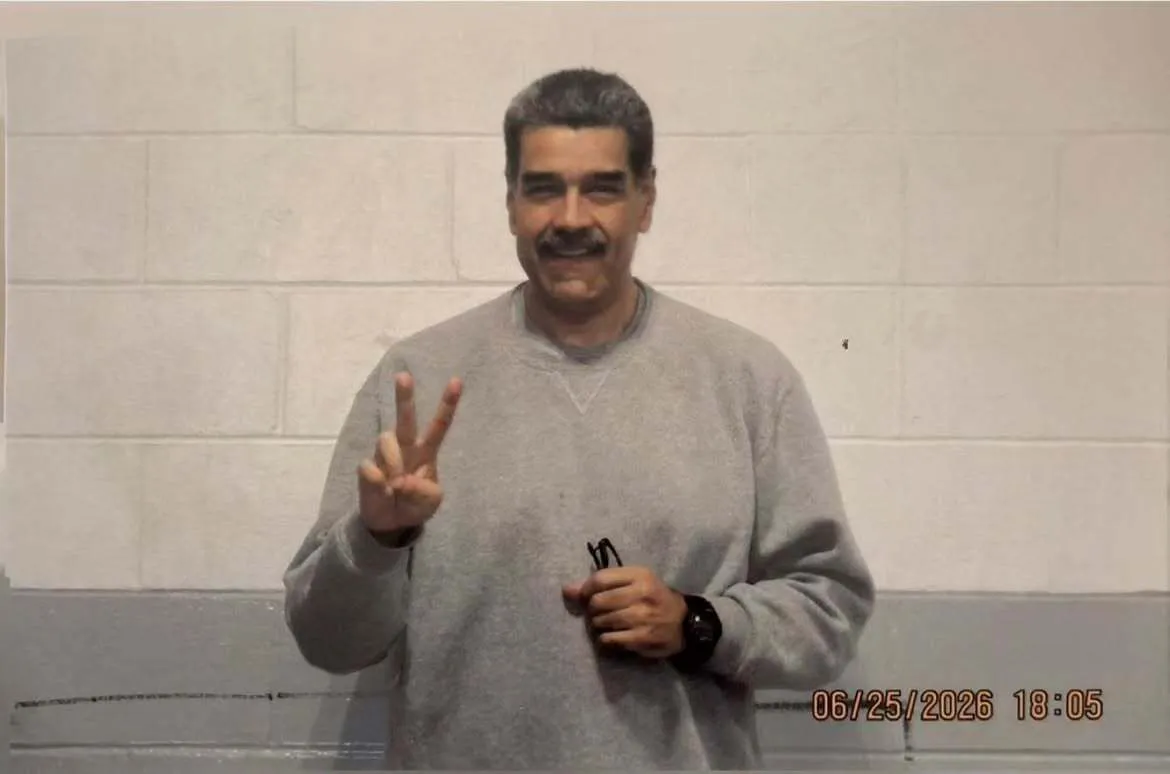 Nicolás Maduro surge sorridente em fotos na prisão nos Estados Unidos