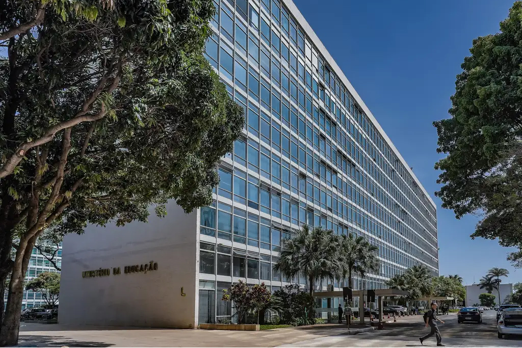 Suspensas as sanções do MEC contra cursos de medicina mal avaliados