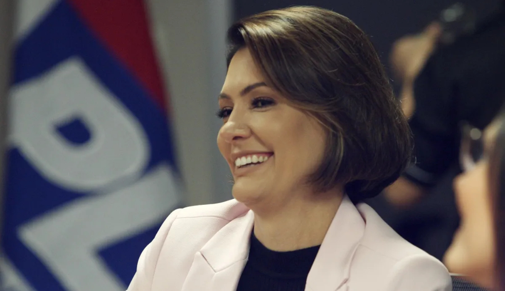 Michelle Bolsonaro registra candidatura ao Senado no Tribunal Superior Eleitoral