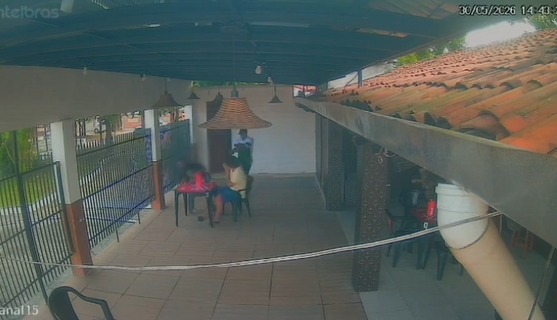 Homem é morto a tiros dentro de bar em Rio Tinto e circuito de segurança registra crime