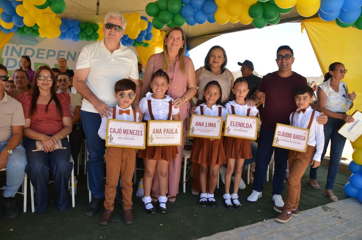 Comunidade do Sítio Santa Catarina recebe desfile cívico da Rede Municipal