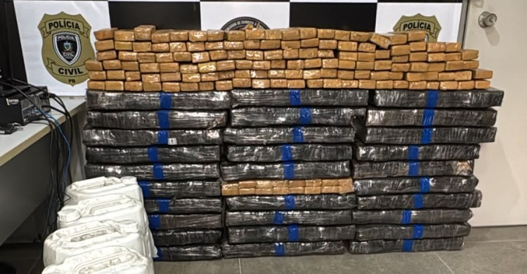 Polícia apreende carga de drogas e prende motorista em Campina Grande