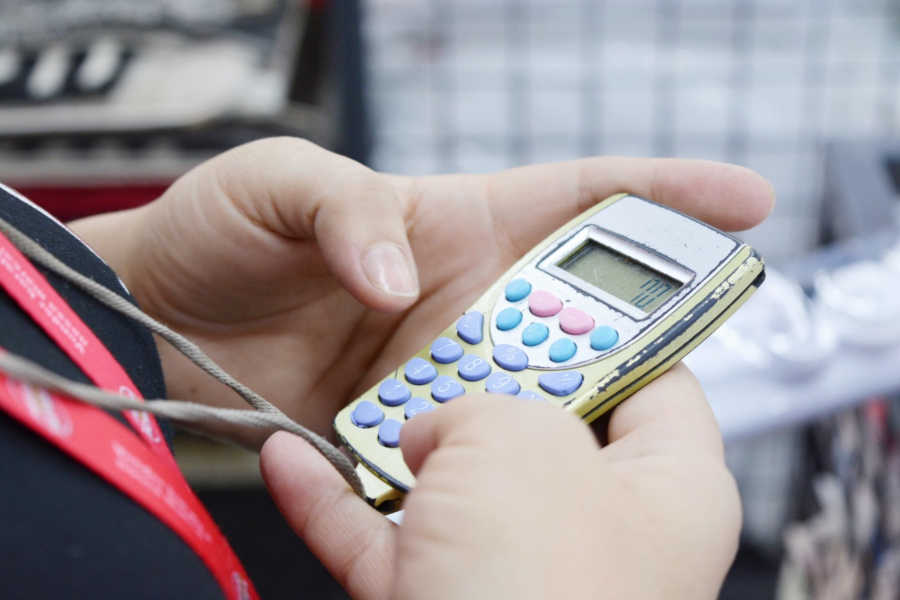 Advogado orienta consumidores sobre empréstimos, compras por aplicativo e contas de água