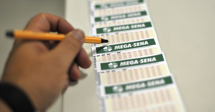 Mega Sena paga prêmio de R$ 100 milhões neste domingo