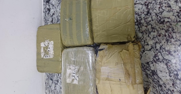 Homem é preso com mais de 5kg de drogas na BR-101 em Mamanguape