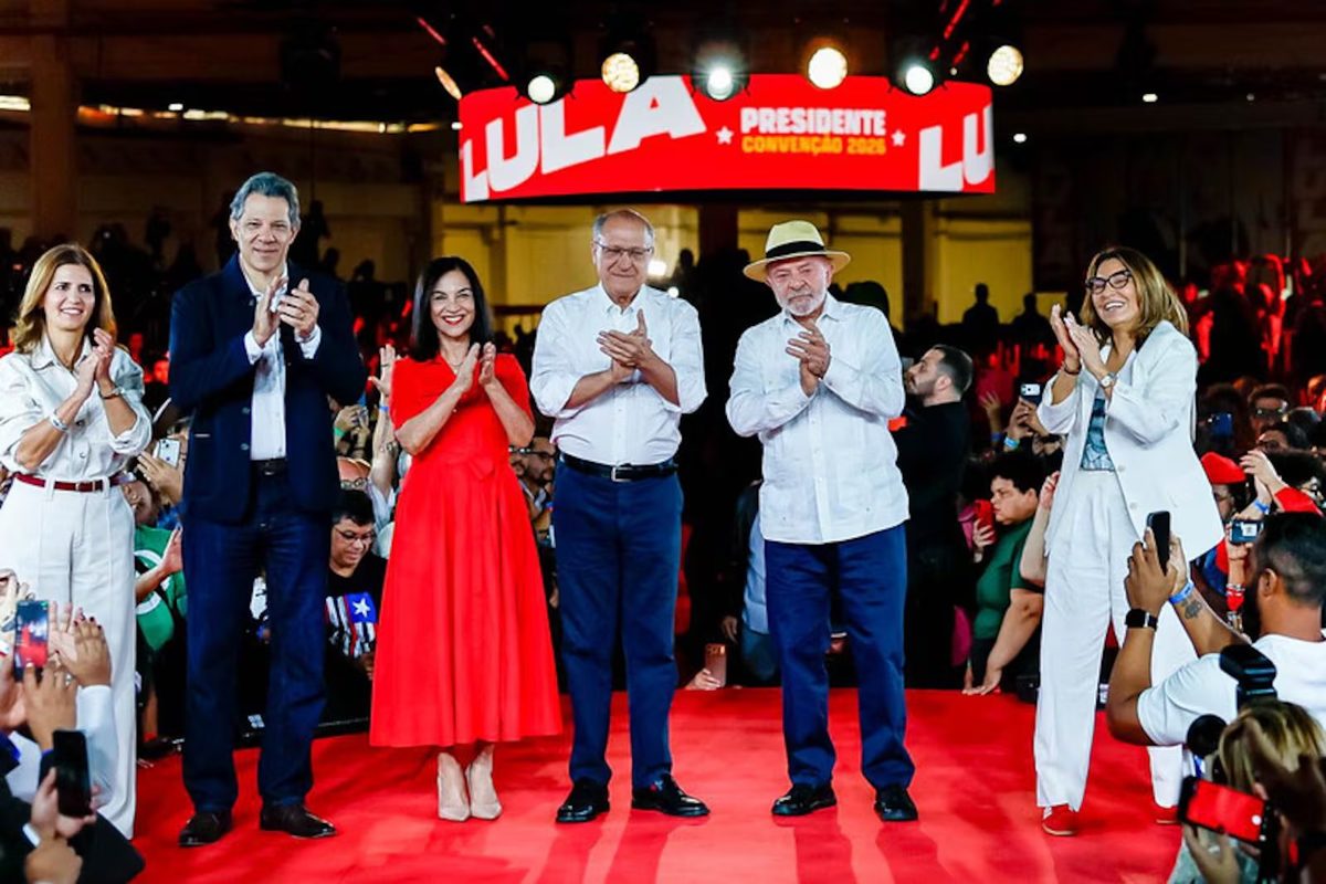 Lula tem candidatura oficializada pelo PT e inicia corrida por quarto mandato presidencial