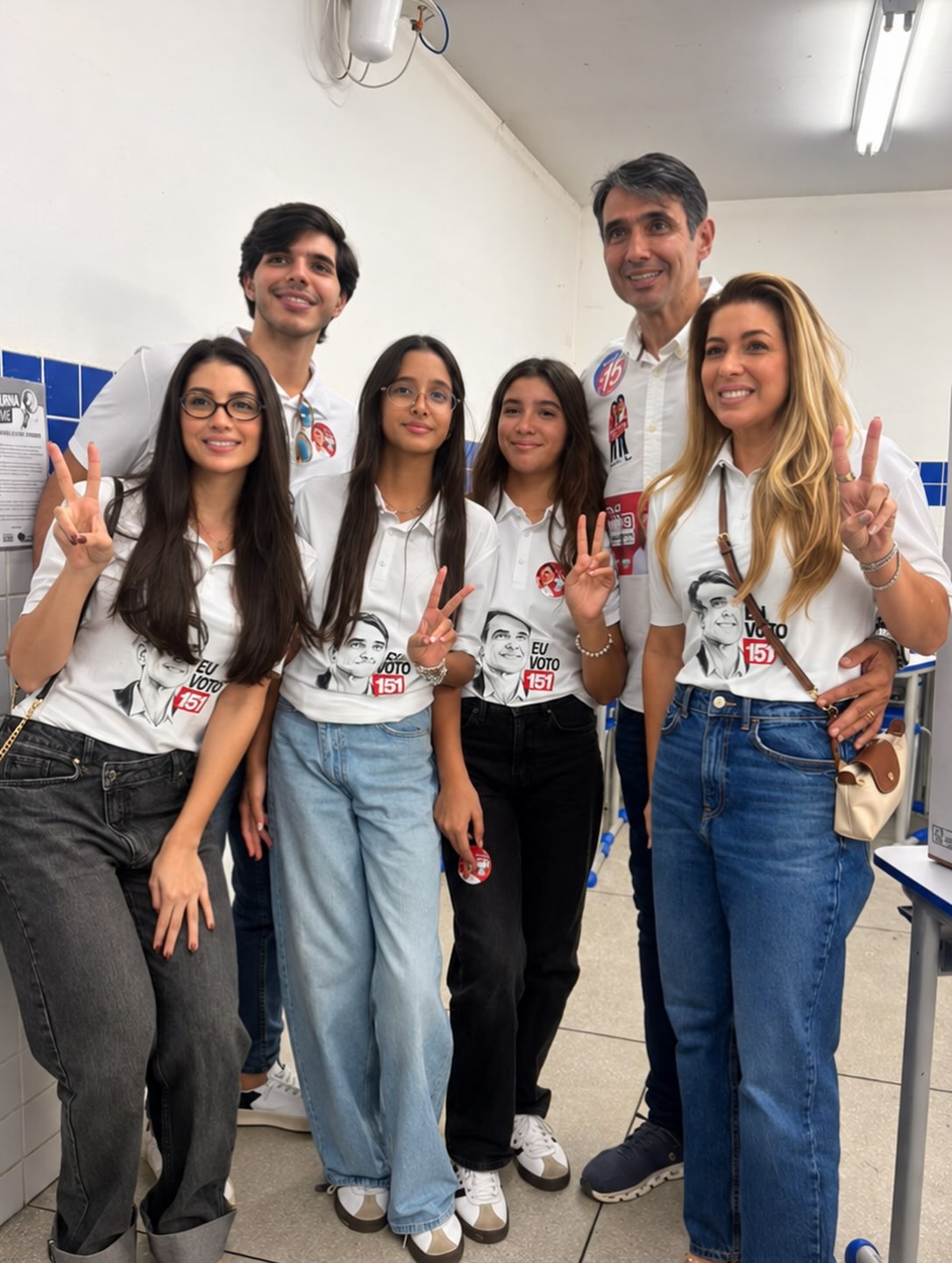 André Gadelha vota em Sousa ao lado da família e destaca fé e esperança