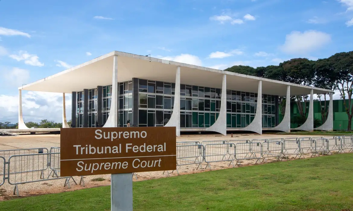Homem é preso após tentar invadir a sede do STF em Brasília