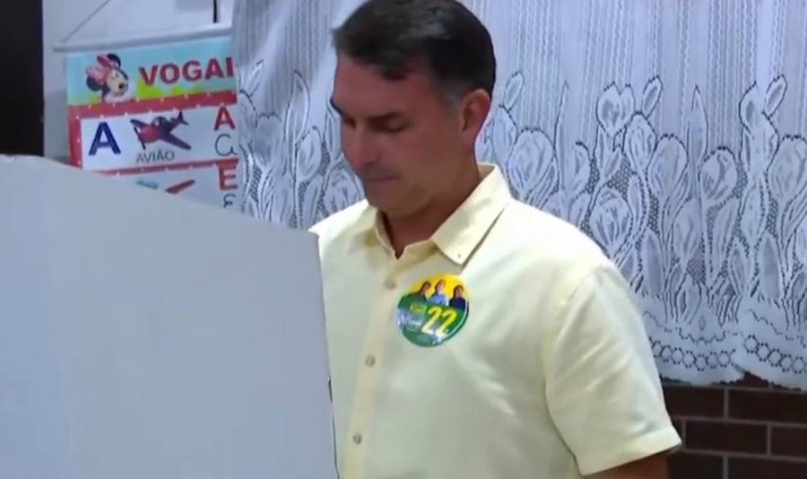 Flávio Bolsonaro:”Tem um movimento claro de voto de revolta já nesse 1º turno”