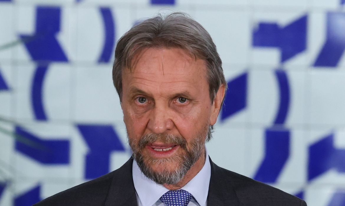 Deputado federal sofre AVC isquêmico em Brasília
