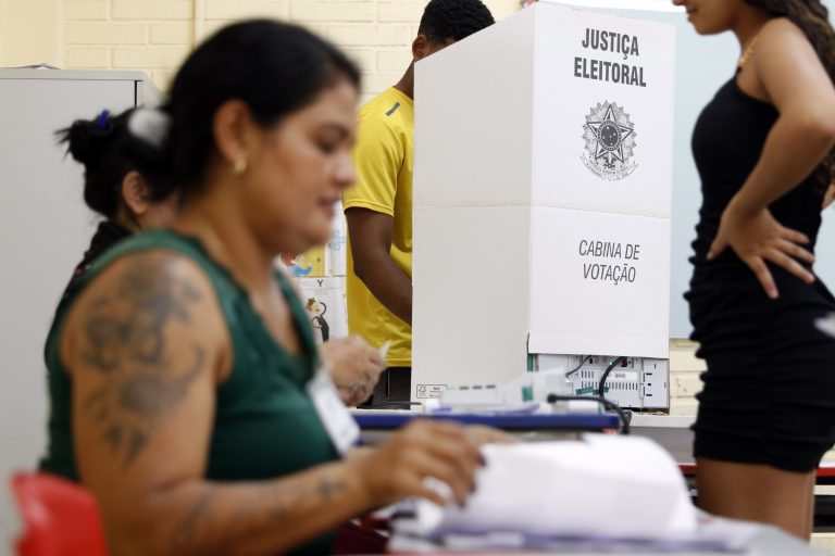 Mais de três milhões de eleitores vão às urnas na Paraíba neste domingo