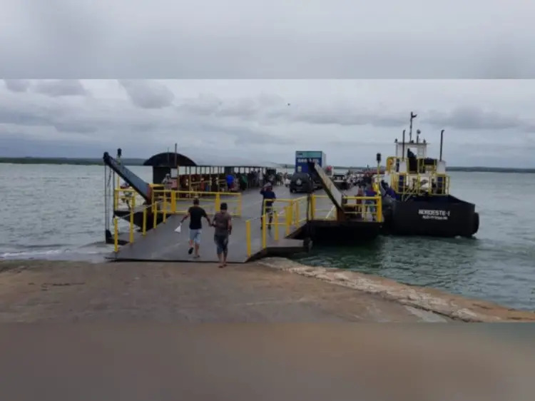 Balsa entre Cabedelo e Lucena quebra e fica à deriva