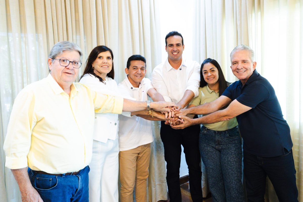 Prefeito de Santa Rita muda de posição e adere a Nabor