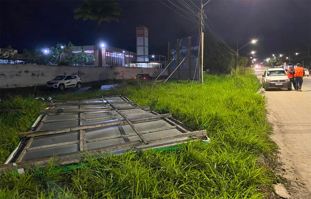 Mais de 20 outdoors irregulares são retirados pela Prefeitura de Campina Grande