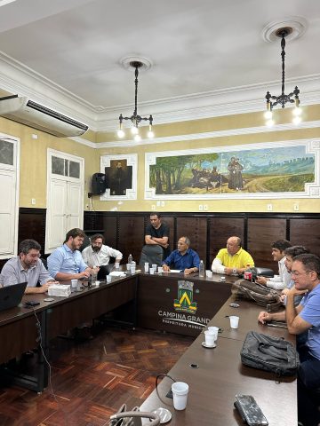 reunião do prefeito bruno cunha lima com vereadores e secretários